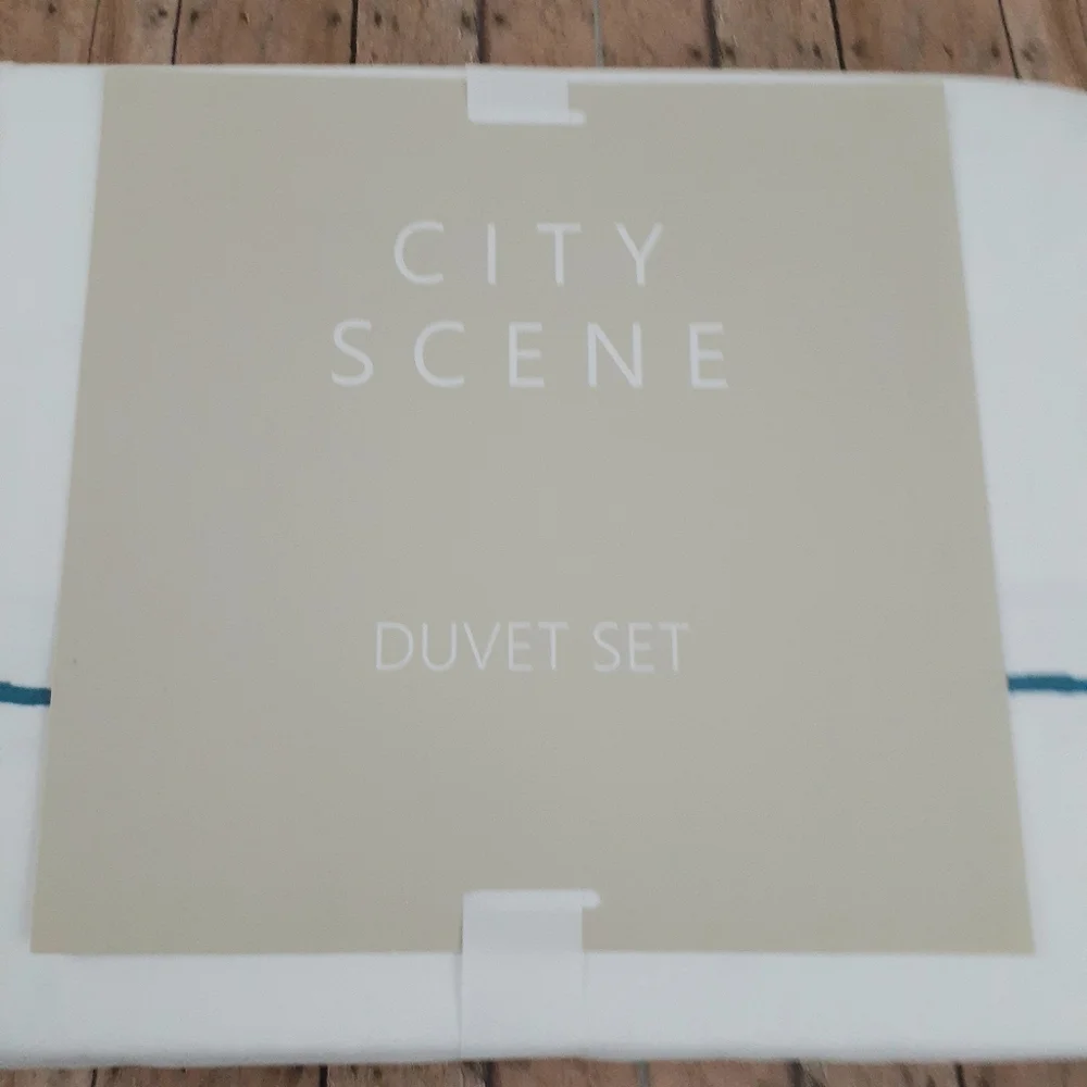 City Scene White Twin Duvet Set